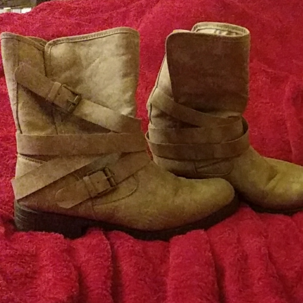 Nice tan boots, barely worn.